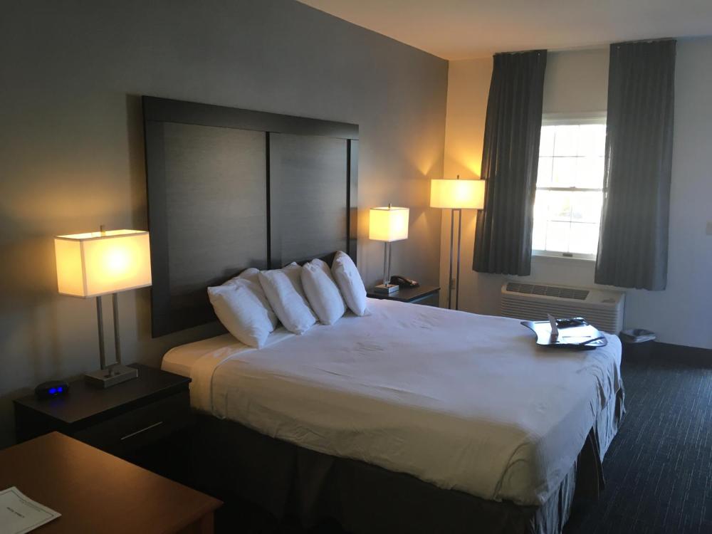 Queen Room - Non-Smoking interior